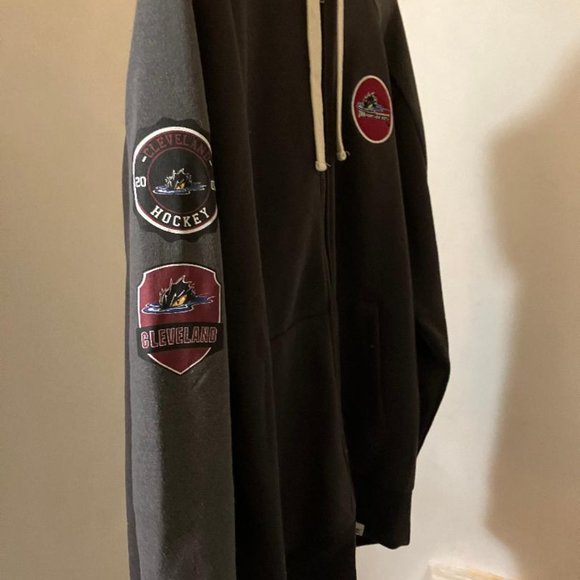 Cleveland Monsters AHL Zip Hoodie Size XL
New without tags - Picture 2 of 6